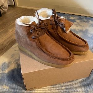 Clarks Wallabee Boot Tan Shearling leather, size 8